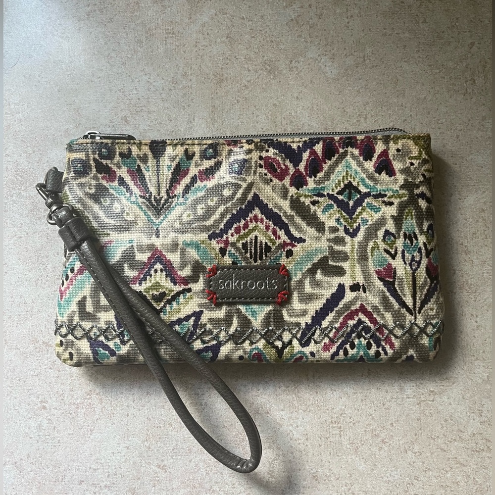Sakroots Joltee Power Bank ⚡️Canvas Coated AC Charging Wristlet 👝